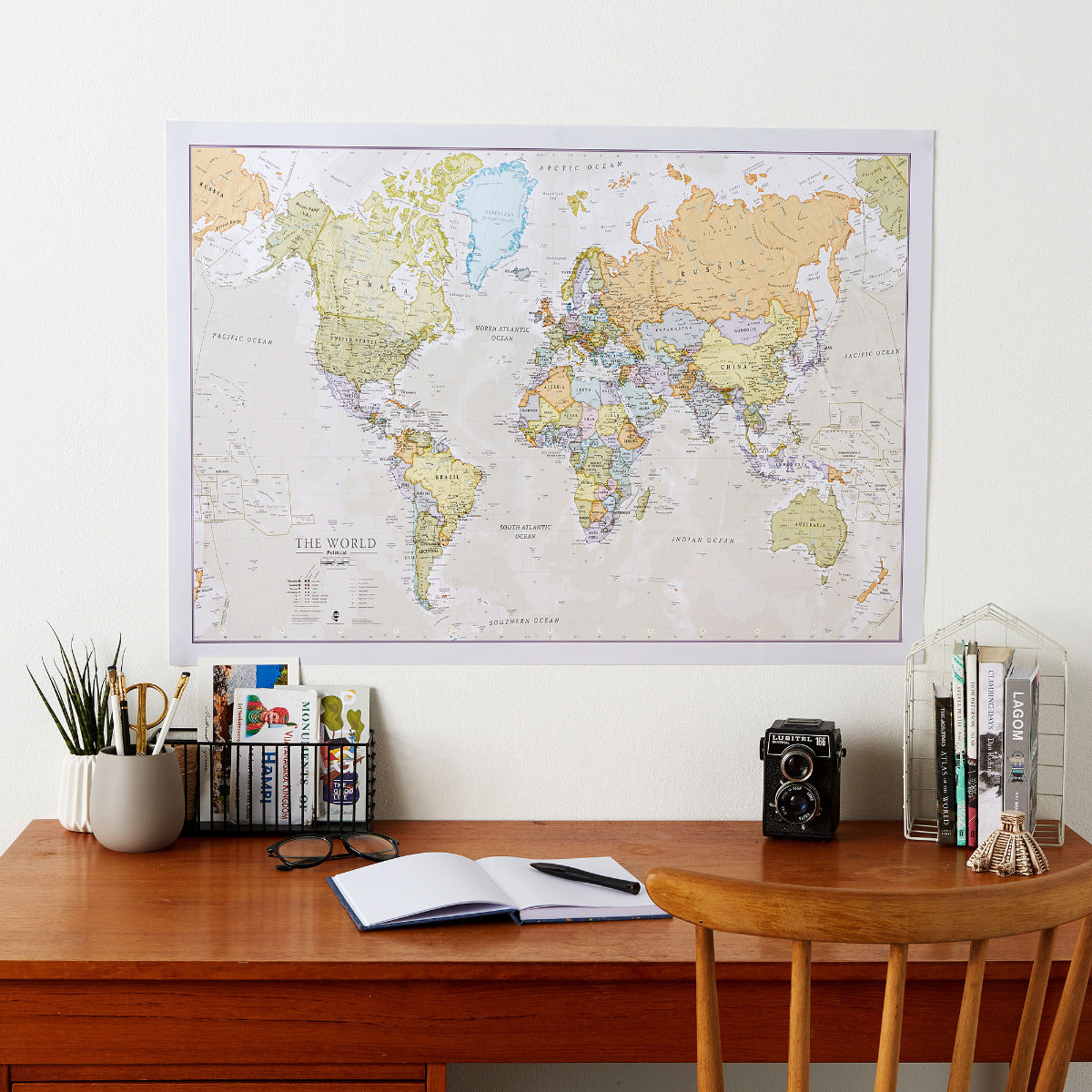 WM01192_M_LAMIN - Classic World Map