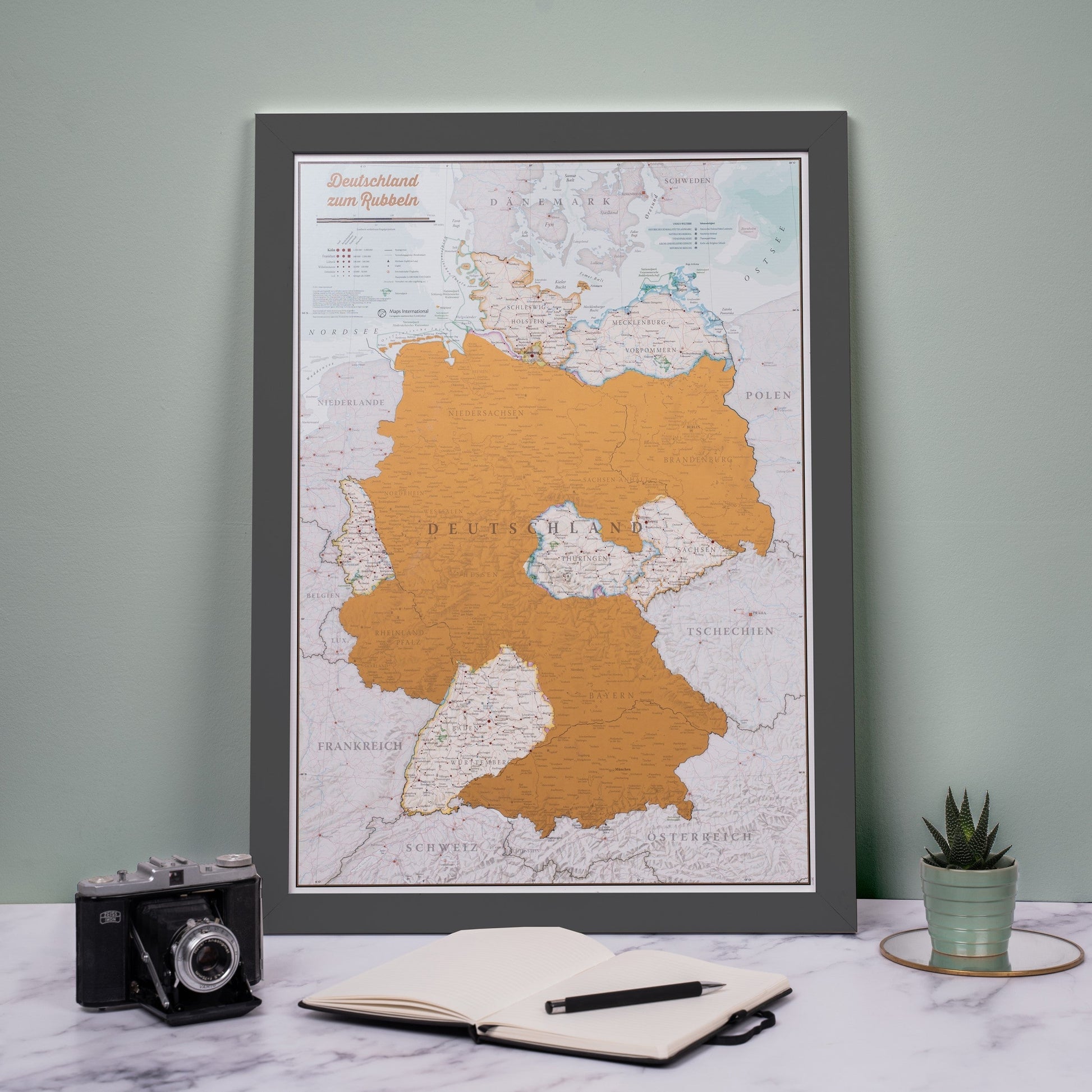 CM01727_S_BWBLA - Scratch Germany Print