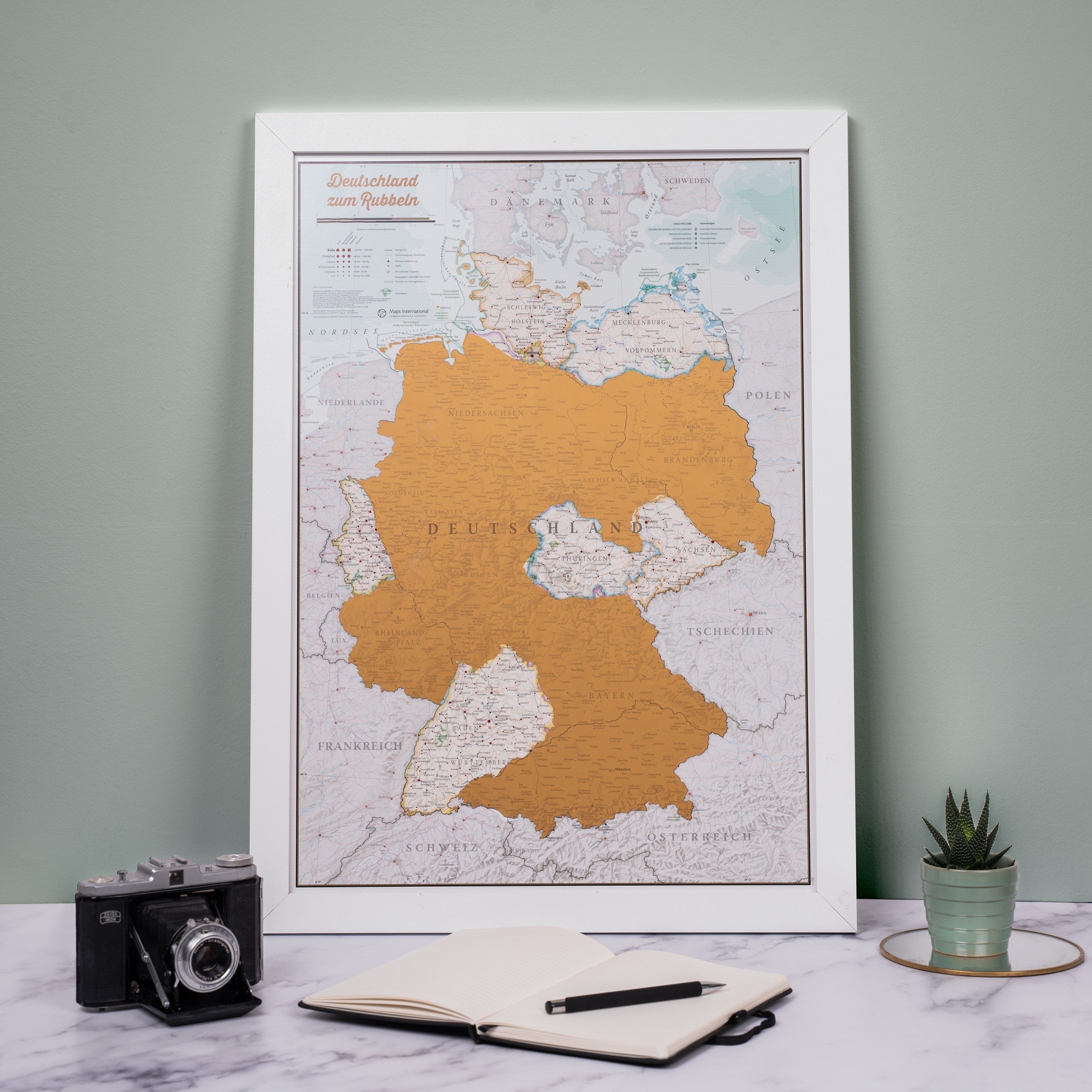 CM01727_S_BWWHI - Scratch Germany Print