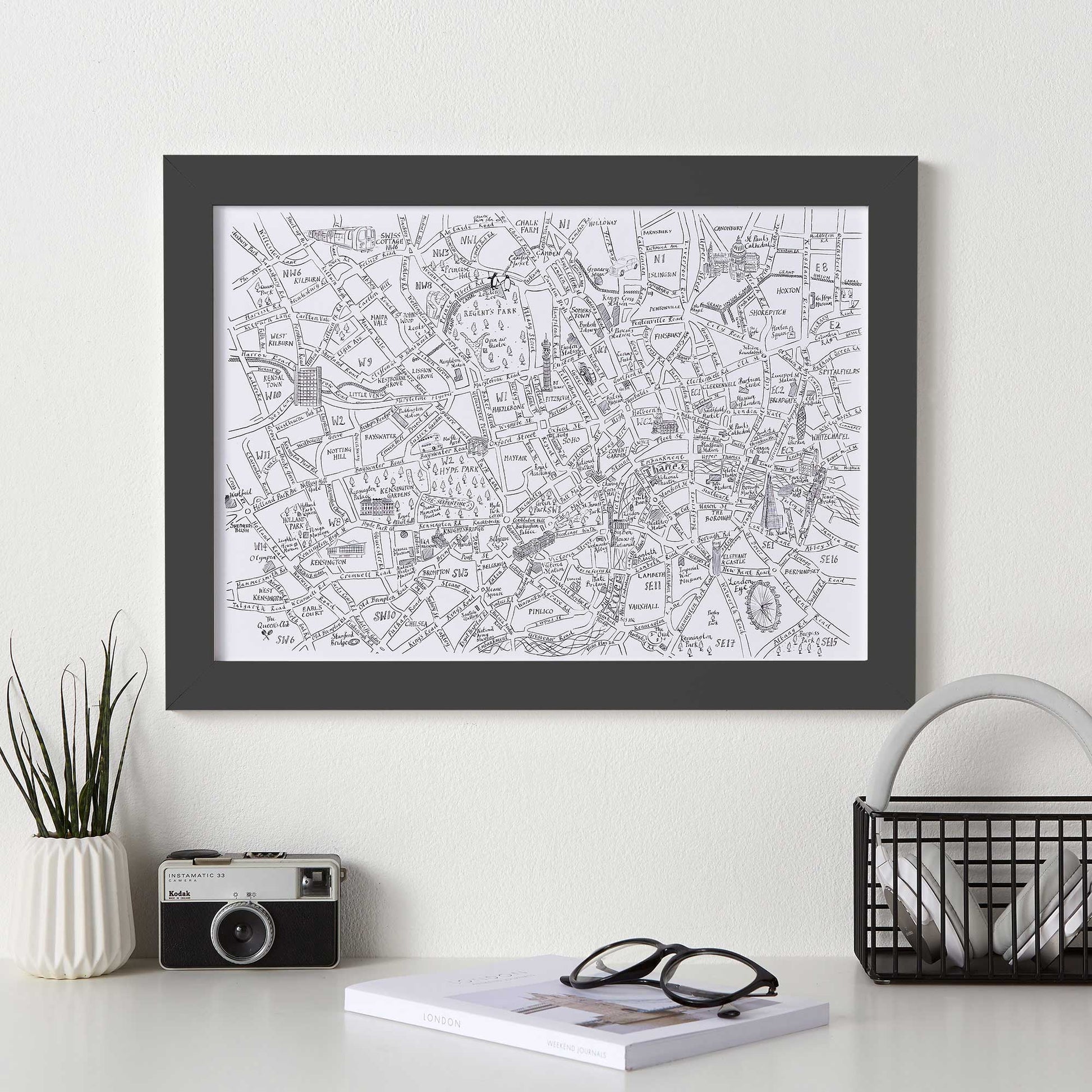 /i/l/illustrated-london-map-silk_art_paper_mh01689_3_wdbla_1.jpg