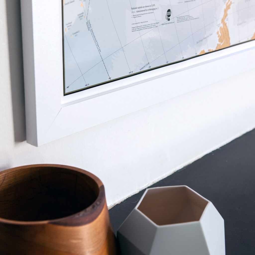 /l/s/ls_scratch-world-map-wood-frame-white_wm01174_m_wdwhi_1.jpg