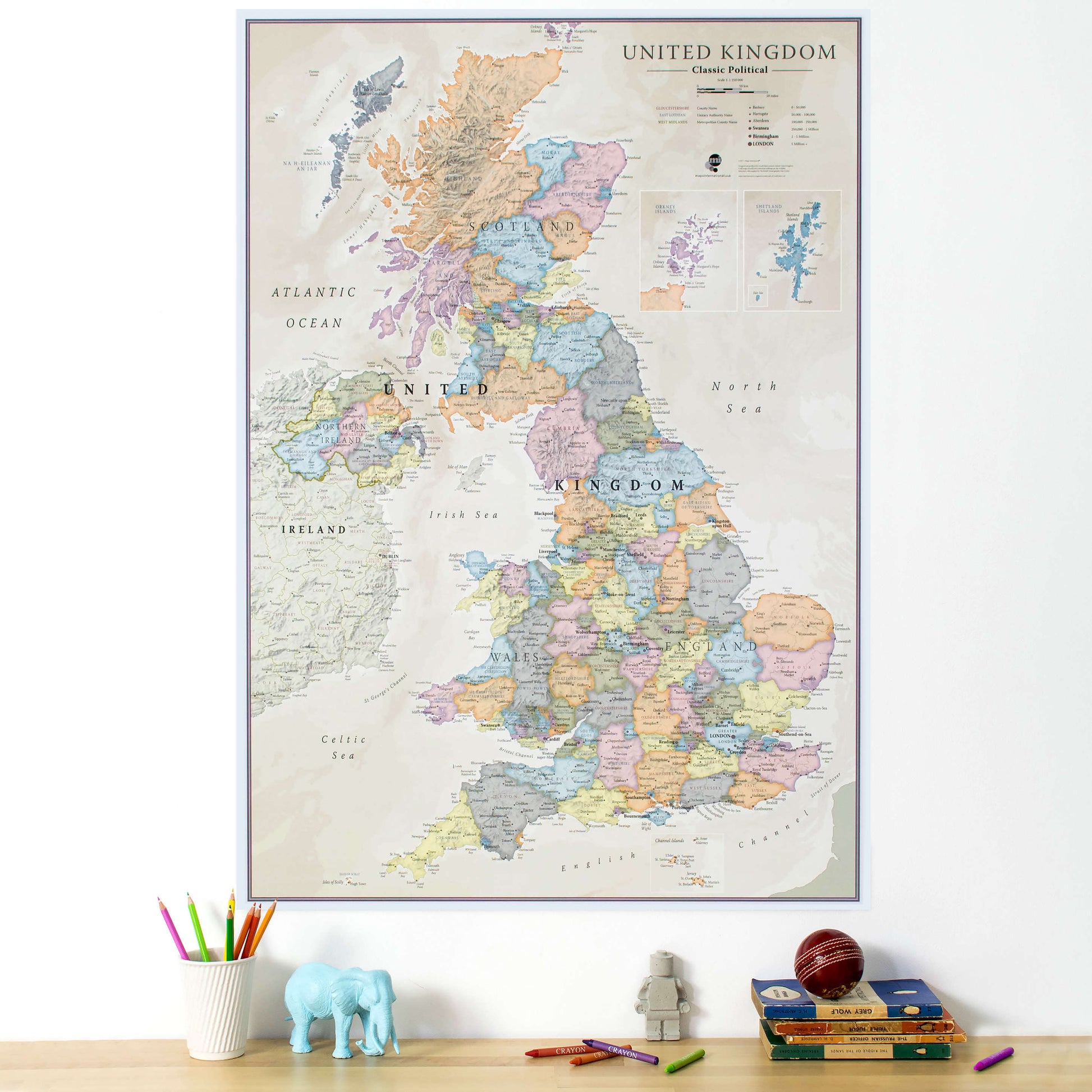 UK01636_H_LAMIN - UK Classic Wall Map