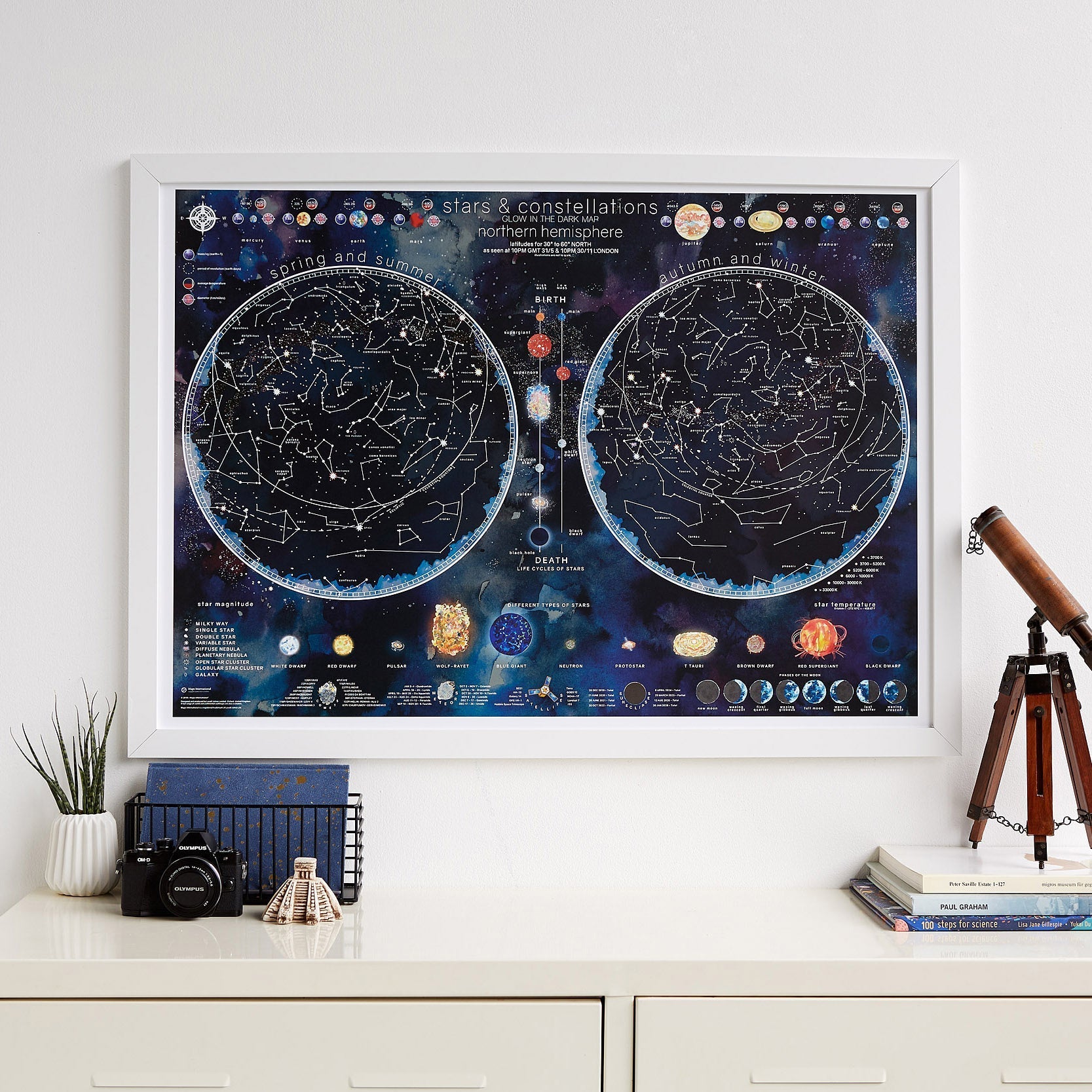 WM01680_M_BWWHI - Stars and Constellations Glow Map