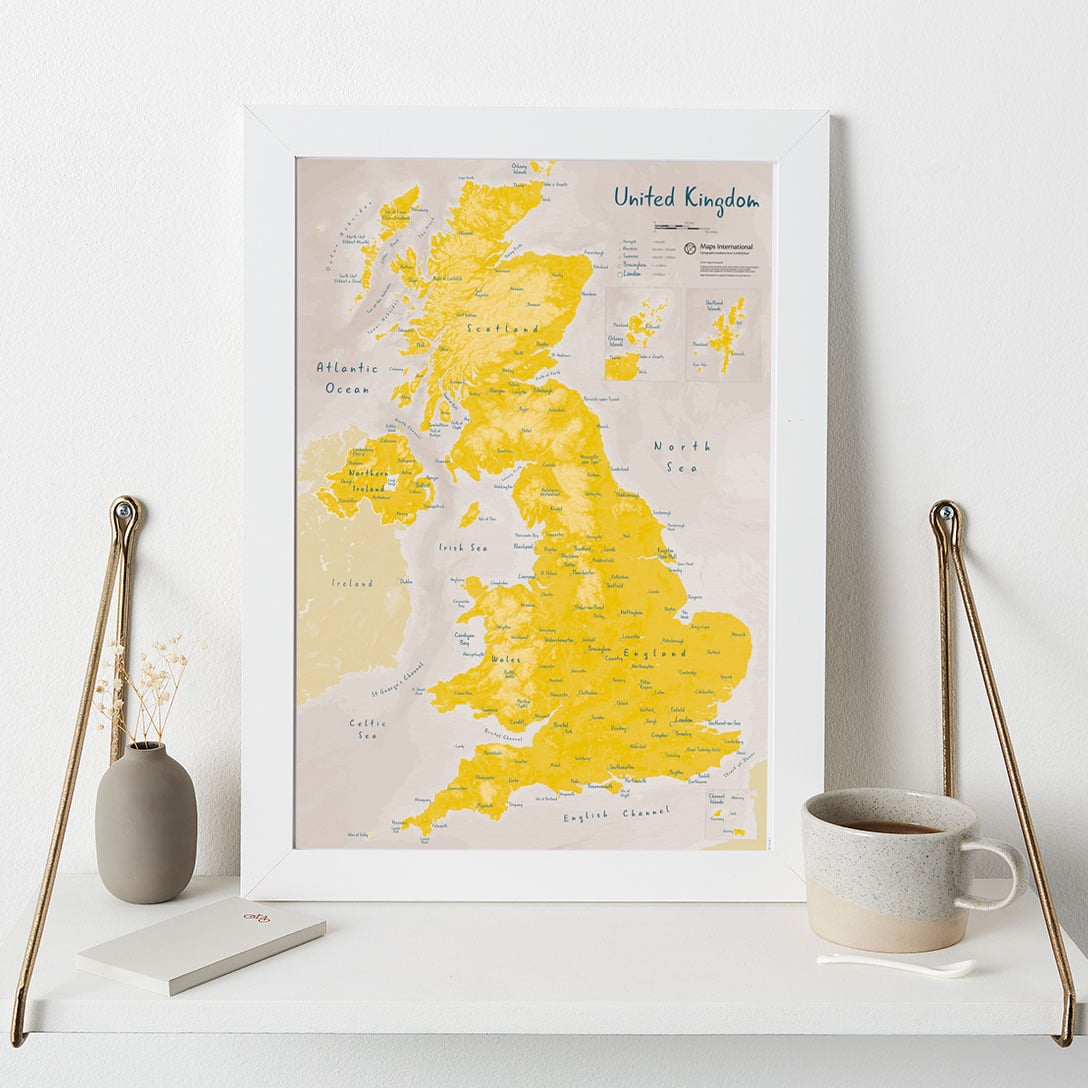 UK01669_3_WDWHI - UK as Art Map - Daffodil
