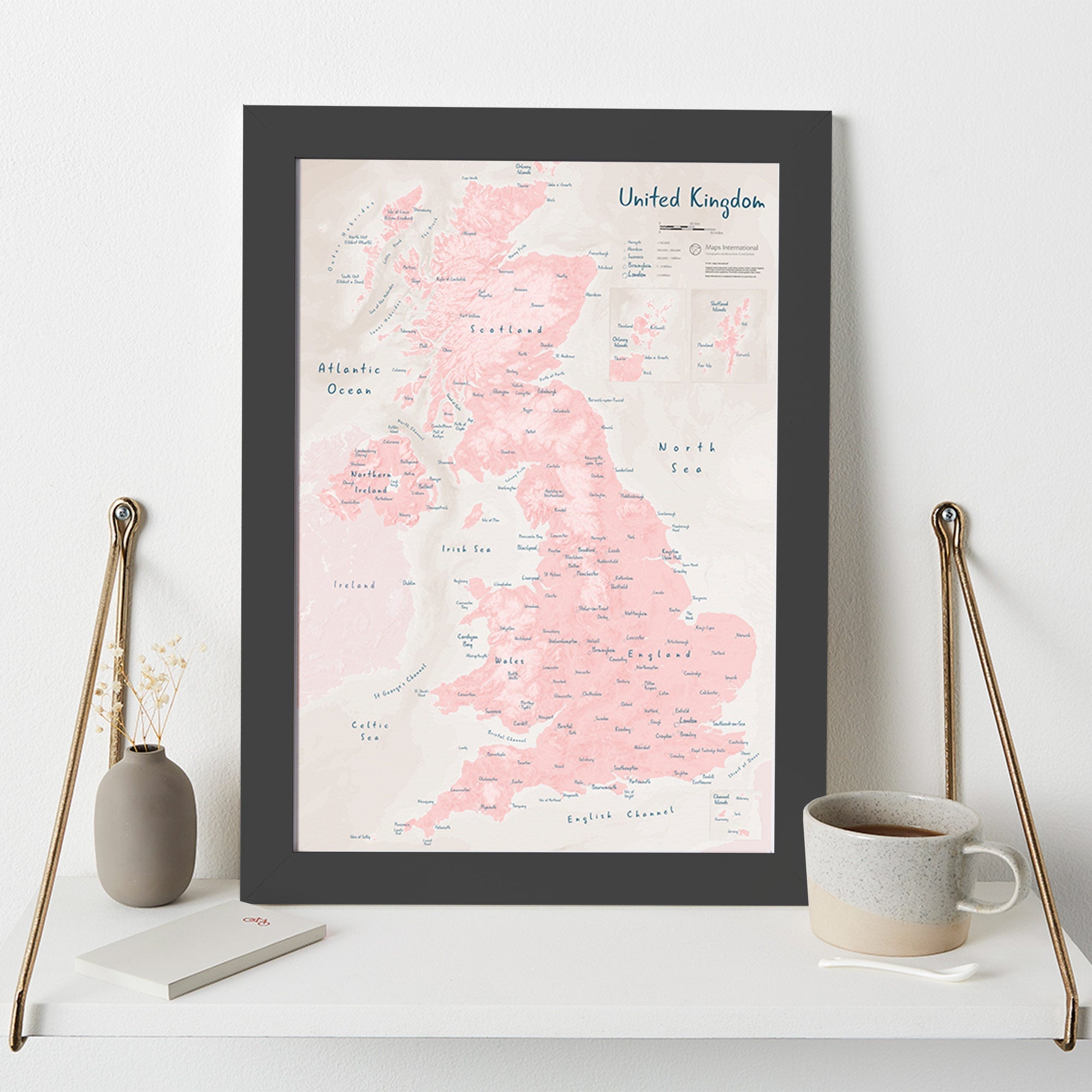 UK01672_3_WDBLA - UK as Art Map - Blush