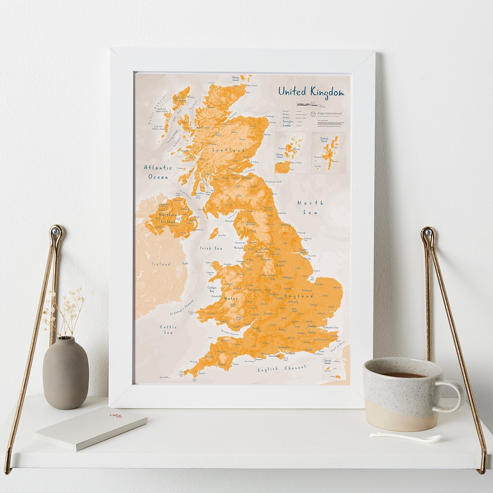 UK01675_3_WDWHI - UK as Art Map - Saffron