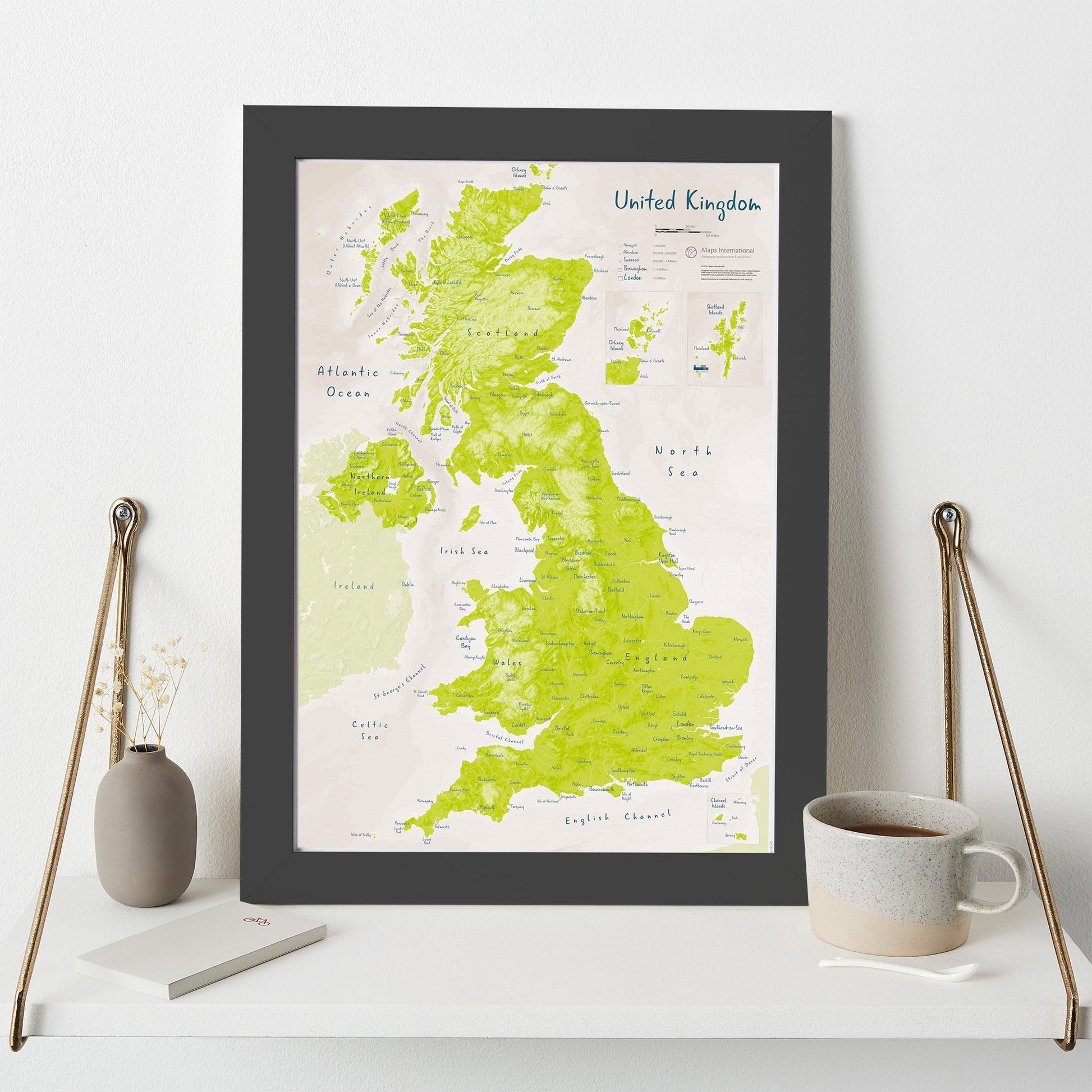 UK01677_3_WDBLA - UK as Art Map - Parakeet