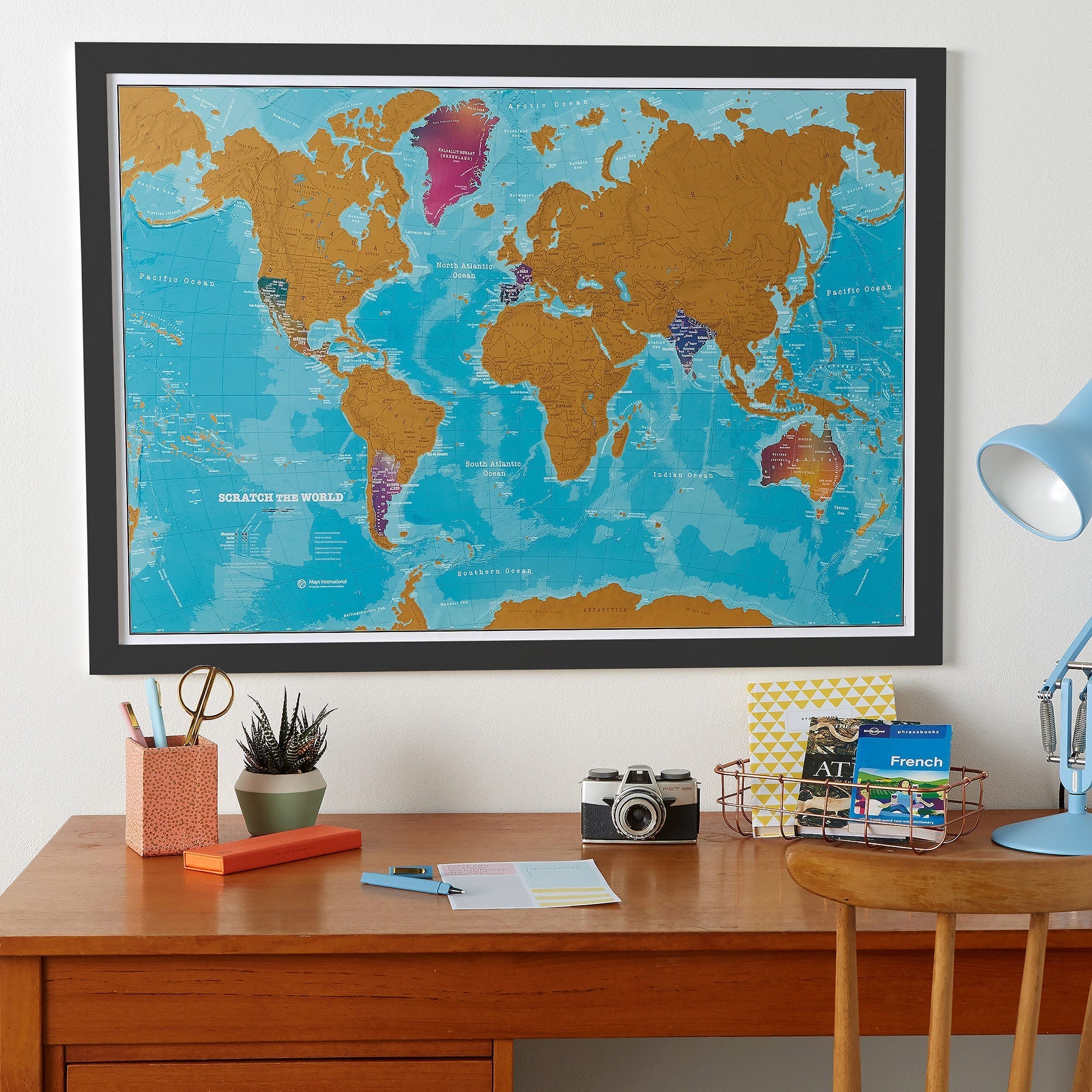WM01667_M_BWBLA - Scratch the World® - Watercolour Edition Map