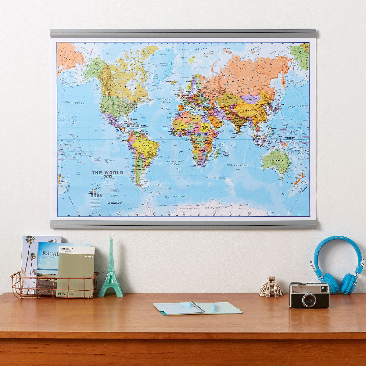 WM00001_M_LAMHB - World Political Map